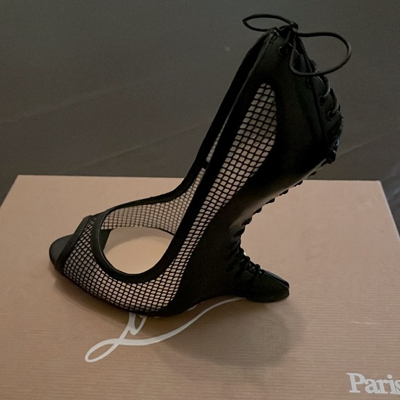 Christian Louboutin very original shoe - Picture 2 of 12